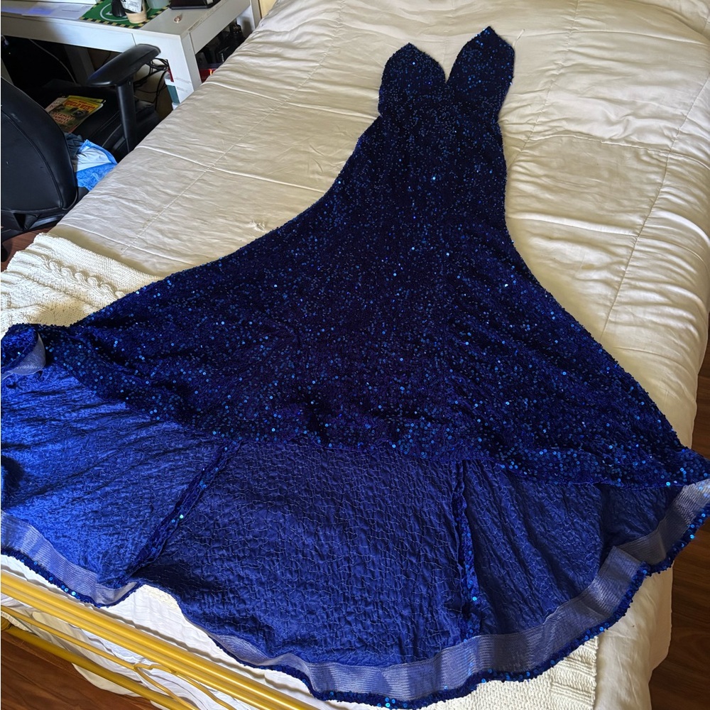 Elegant Blue Evening Gown